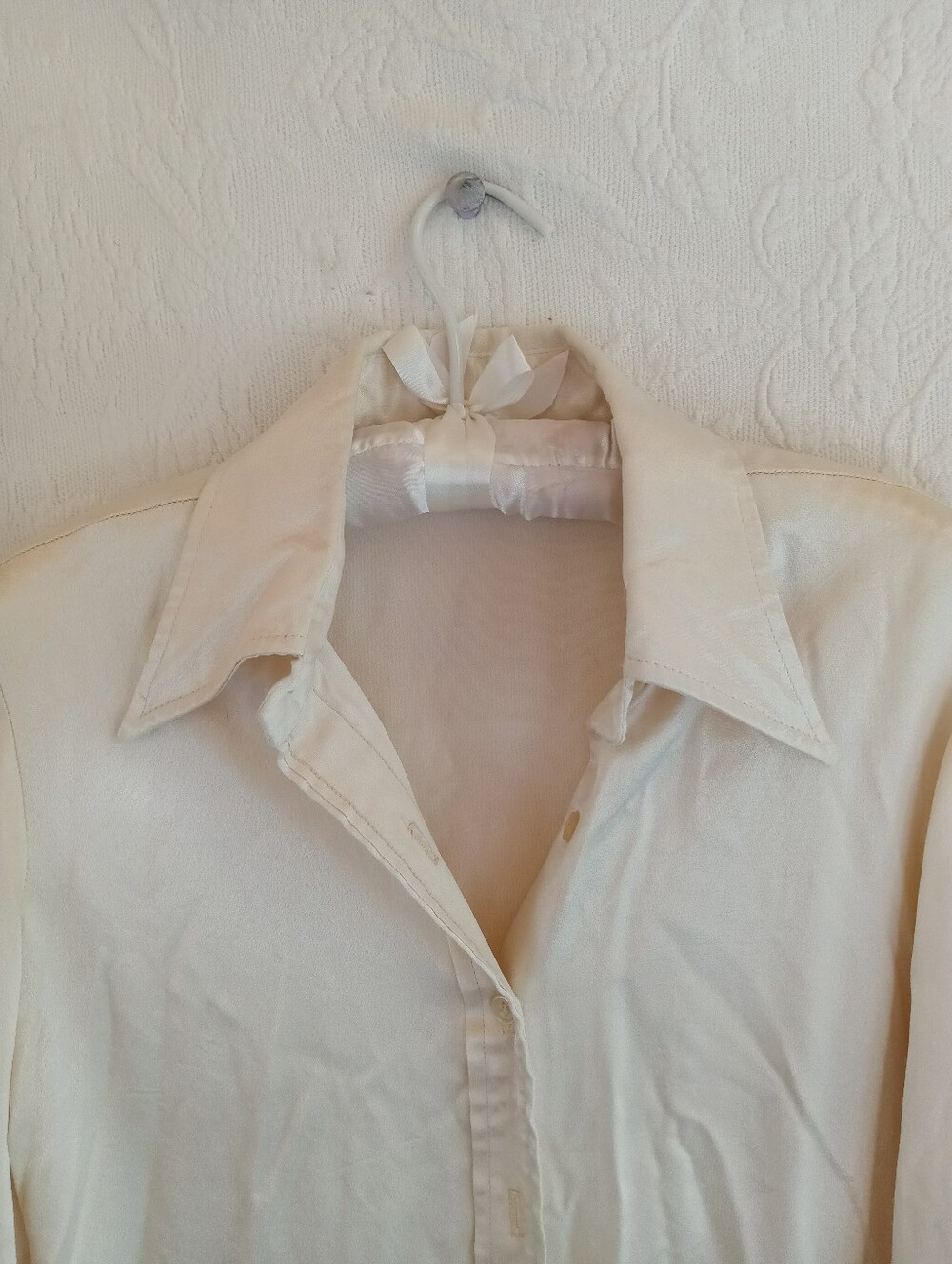 vintage cream silky satin button-down blouse classic pointed Dagger collar 70s - Picture 2 of 12